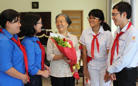Giúp trẻ thấm sâu bài học tình người