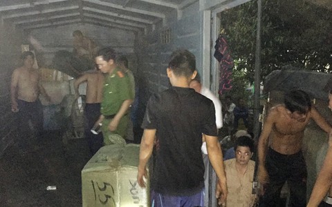 Điểm tin: 25 tấn hàng không rõ nguồn gốc trên tàu
