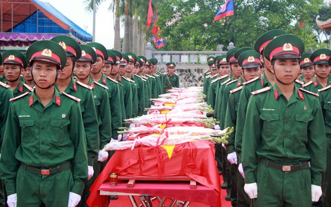 ​Truy điệu, an táng 65 liệt sĩ Việt Nam hi sinh tại Lào