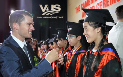 1.934 Học viên VUS nhận chứng chỉ quốc tế Cambridge