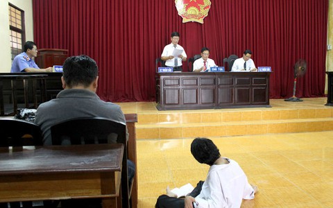 "Nồi da xáo thịt” người em tật nguyền vì đất đai