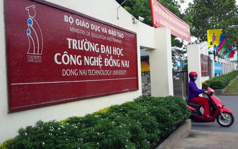 ĐH Công nghệ Đồng Nai
yêu cầu giảng viên vay tiền cho trường