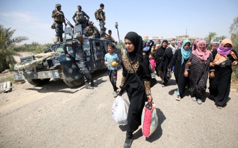 Hàng trăm người chạy trốn khỏi thành phố Fallujah