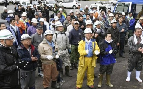 Tìm thấy bé 7 tuổi bị cha mẹ bỏ trong rừng nhiều gấu