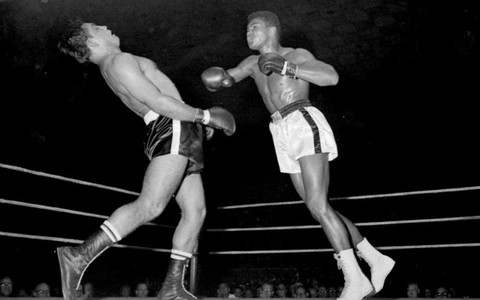 Huyền thoại quyền anh Muhammad Ali giã từ thế giới