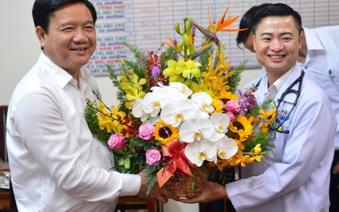 Bí thư Thăng: “Bác sĩ Trần Hoàng Minh là hình ảnh đáng quý”