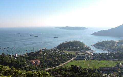Lên rừng xuống biển ở hòn Lao