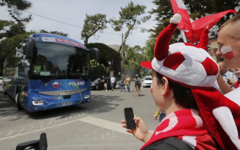 Ẩn số Euro 2016 - Kỳ 4: Tiền ơi, chào mi