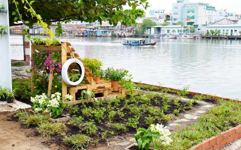 Biến bãi rác thành vườn hoa