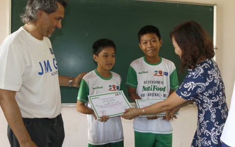 Thêm hai tài năng cho Học viện bóng đá NutiFood HAGL Arsenal JMG
