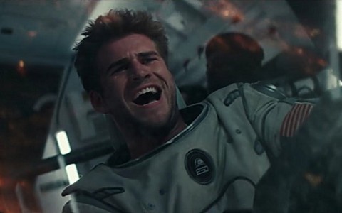Liam Hemsworth chào khán giả VN