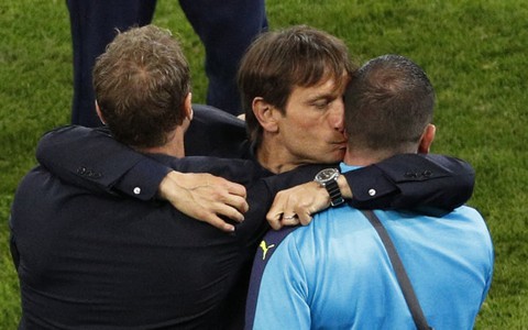 Ngả mũ trước Antonio Conte