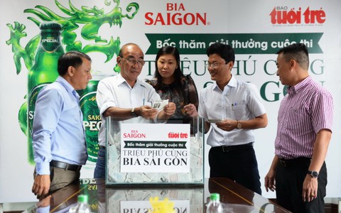 3 bạn đọc vào vòng bốc thăm chung kết
