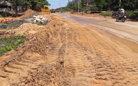 Công ty vỡ hồ bùn đỏ thiếu nhiều giấy tờ hợp lệ