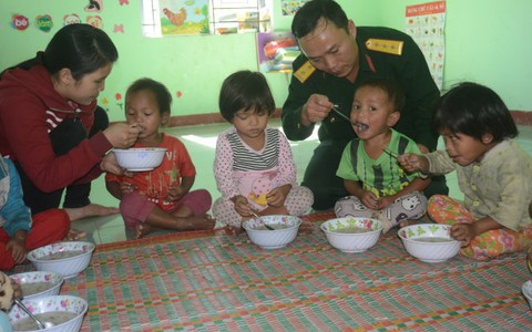 Nồi cháo gắn kết tình quân - dân