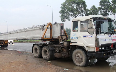 Cán chết người, xe đầu kéo rồ ga bỏ chạy