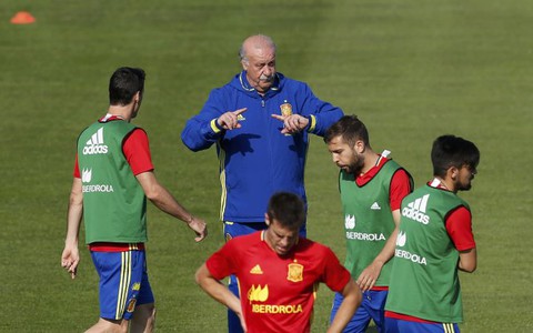 HLV Del Bosque xài quân quá sang