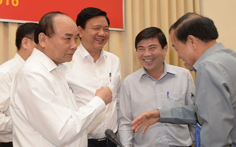 Đầu tàu không thể chạy mãi bằng than đá hay dầu diesel
