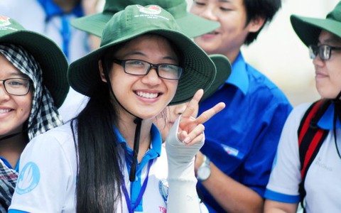 Xin cám ơn những vẻ đẹp tình nguyện mùa thi 2016 !