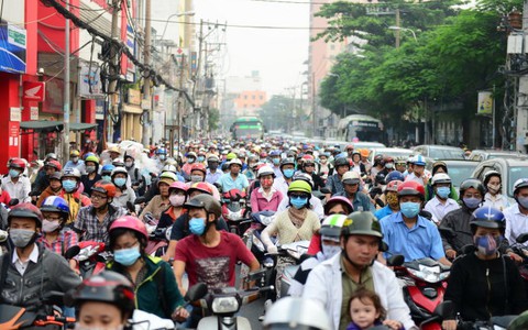 Hạ tầng TP.HCM: dự án kẹt vốn, đường kẹt xe