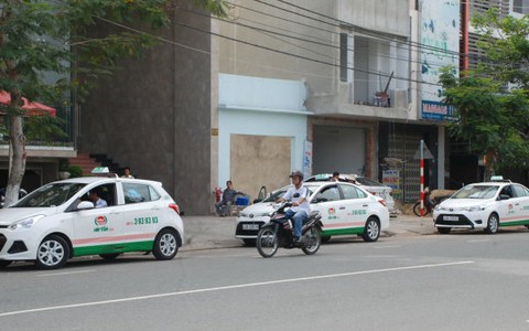 Kiểm điểm, kỷ luật các cá nhân
vụ cấp phép cho hãng taxi mới