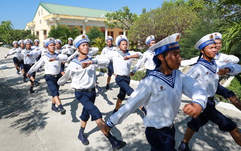 Ngày đầu tiên làm lính