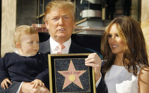 Jennifer Lawrence, Shakira và loạt sao nữ tẩy chay Donald Trump