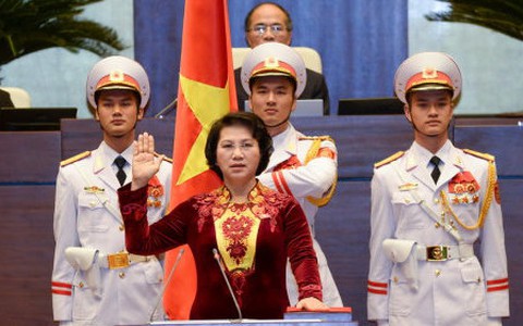 Tuyên thệ nhậm chức ở Quốc hội: đại biểu cần đứng trang nghiêm
