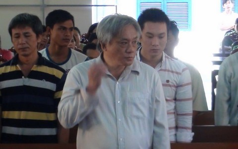 8 bị cáo đường dây buôn lậu "Tỉ đường" lãnh án