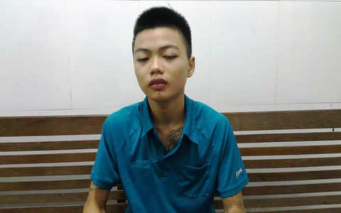 Phàn nàn lái xe máy ẩu, rút dao đâm chết người
