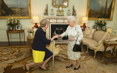Tân thủ tướng Anh Theresa May tuyên thệ nhậm chức