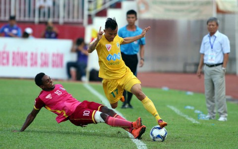 Cầu thủ Việt thể hiện tình yêu nước