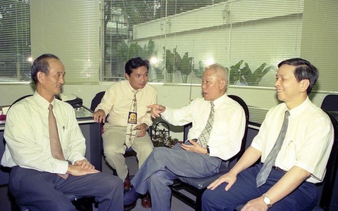 Trần Bạch Đằng: bám sát thực tiễn, gắn bó với nhân dân thành phố