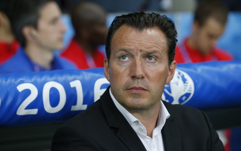 Bỉ sa thải HLV Wilmots