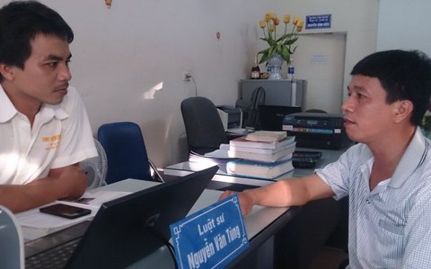 Người bị hại tìm luật sư bào chữa cho… bị cáo