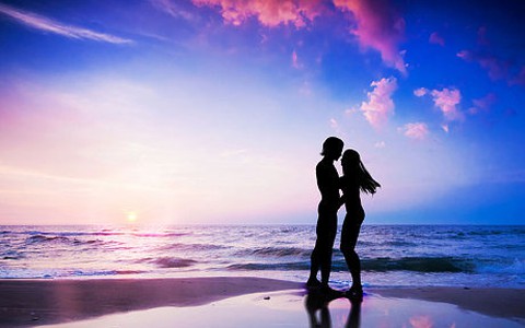 Thơ Sâm Cầm: Ở ngoài kia buồn lắm, thôi mình thương nhau đi