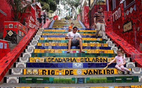 Những bậc thang Selaron nghệ thuật ở Rio de Janeiro