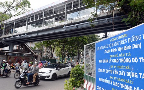 Xây 5 cầu vượt đi bộ ở TP.HCM