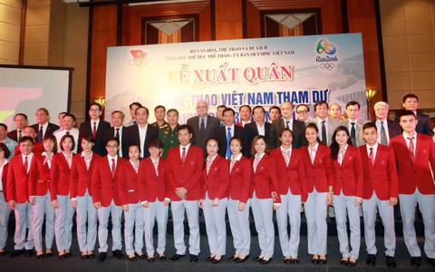 VĐV VN vui vẻ với trang phục dự Olympic Rio