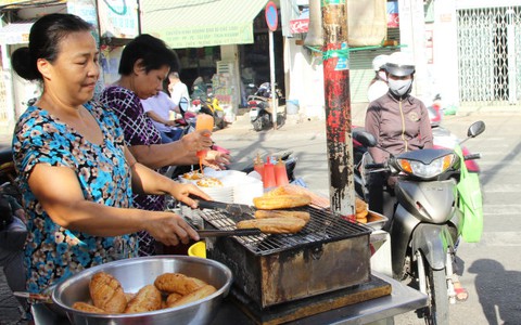 Bánh mì nướng muối ớt, xoài lắc: bao giờ đạt "chuẩn Sài Gòn"?