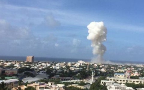 Nổ bom khủng bố như động đất tại sân bay Somalia