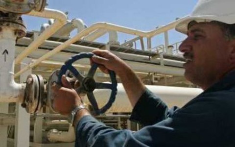 Giá dầu lại giảm xuống 40 USD/thùng khi OPEC chạy đua
