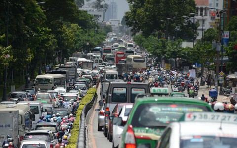 Dân sốt ruột chờ giải quyết ùn tắc khu sân bay Tân Sơn Nhất