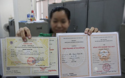 Mang bằng cấp giả đi... chứng thực