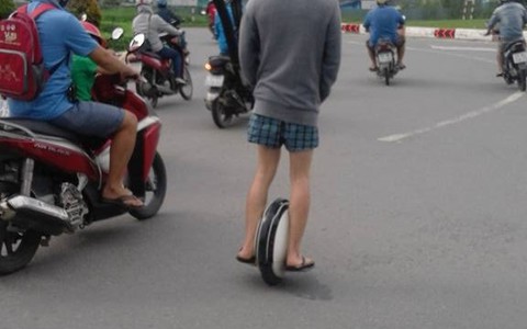 Chạy xe điện cân bằng
trên xa lộ!