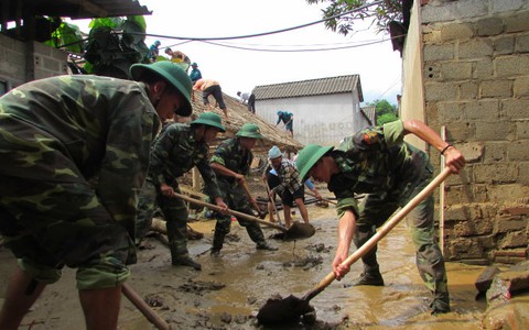Xả thân vì dân vùng lũ