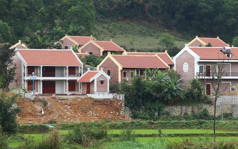 Xử lý trách nhiệm vụ 60 biệt thự Ba Vì xây không phép
