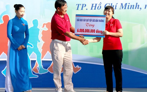 Hơn 5.000 người đi bộ đồng hành "Tiếp sức đến trường"