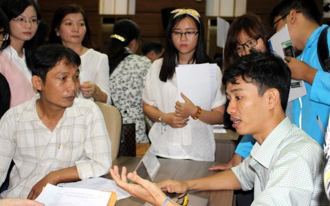 Đông đảo thí sinh xác nhận nhập học ngày đầu tiên