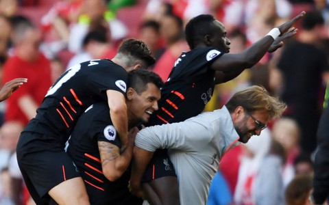 Liverpool hạ Arsenal sau cuộc rượt đuổi nghẹt thở